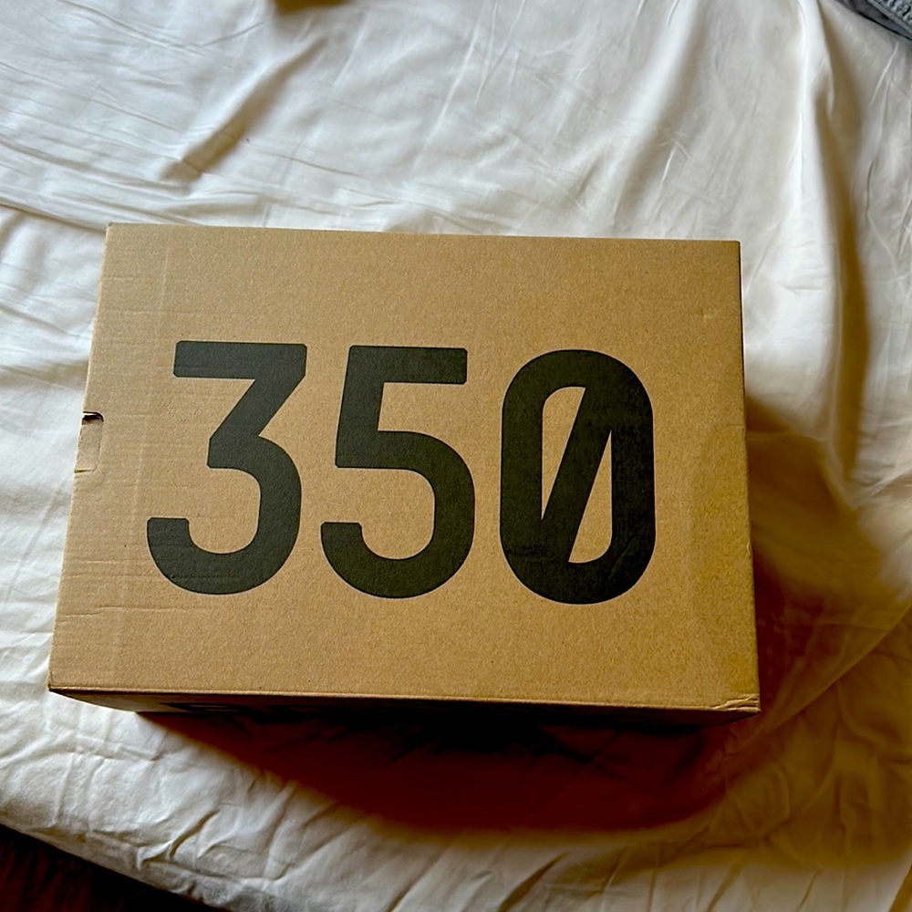 Brand new yeezy boost 350 V2 size 7
